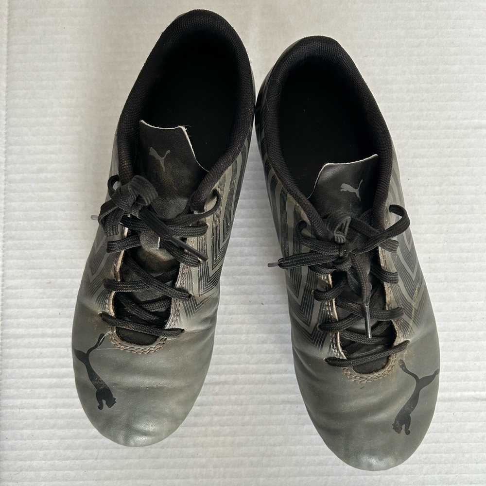 Big boys size 5 soccer cleats.